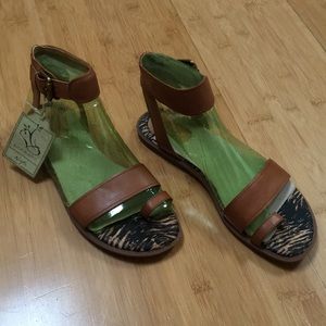 Naya Zenobia Sandals NEW!!!